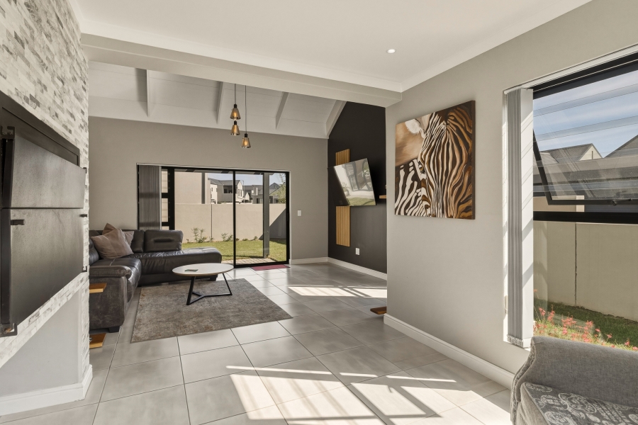 3 Bedroom Property for Sale in Aan de Wijnlanden Western Cape